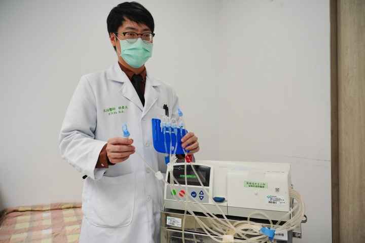 「新式腹膜透析」洗腎邊睡邊做 兼顧生活品質 DSC09003 通稿 聯新國際醫院腎臟科主任胡豪夫