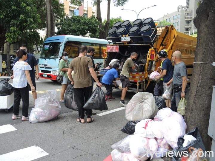 清明節4天假期 桃園清潔隊垃圾車不打烊 DSCN6331