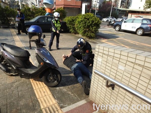 歹徒持槍衝進農會搶劫嚇傻民眾 原來是大溪分局防搶演練 DSCN6421