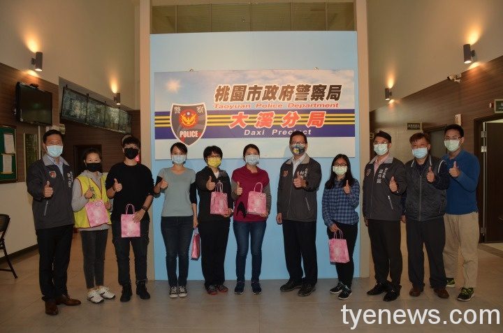 大溪分局長林樹國親贈面膜禮盒 祝福女性同仁婦女節快樂 DSC 3790
