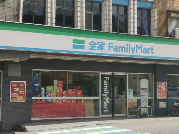 勞保局:即日起3萬元以下保費 可至四大超商繳納