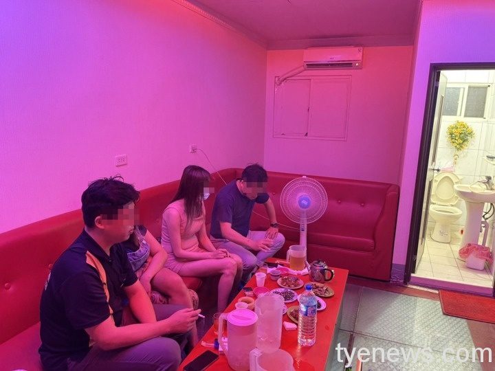 【有片】小吃店偷營業 包廂飄菸味群聚女陪侍、酒客 IMG 6513