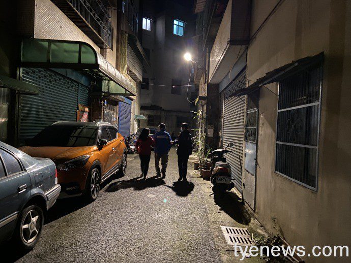 【有片】9旬失智翁迷途沿路敲打民宅 龍興派出所全程攙扶助返家 IMG 8196
