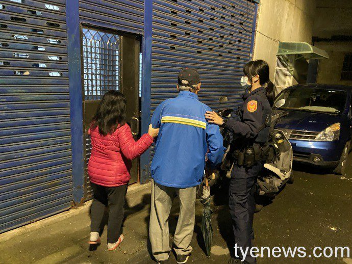 【有片】9旬失智翁迷途沿路敲打民宅 龍興派出所全程攙扶助返家