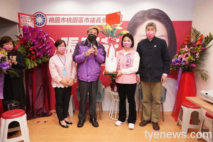桃園市議員參選人張碩芳服務處正式成立,市議員黃敬平到場力挺。圖:張碩芳服務處提供 桃園市議員參選人張碩芳服務處正式成立,市議員黃敬平到場力挺。圖:張碩芳服務處提供