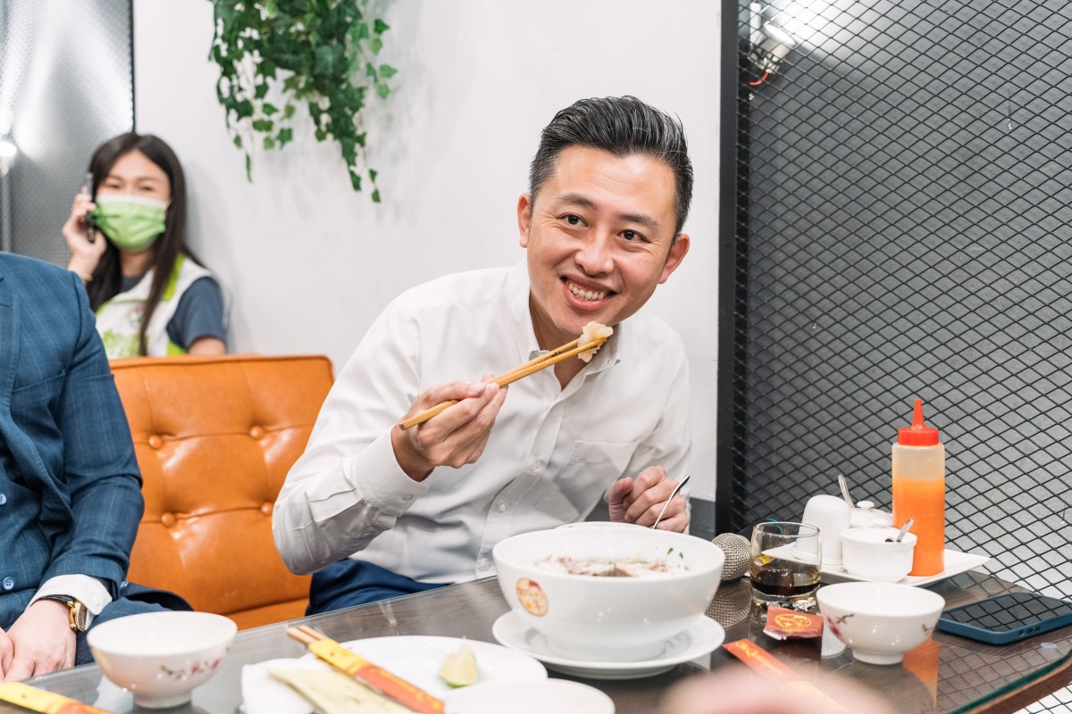 賴香伶指綠營轉移論文門焦點 林智堅:抹黑的選舉方式已過時 LINE ALBUM 2022.07.18參訪桃園後站新住民美食及文化 220718