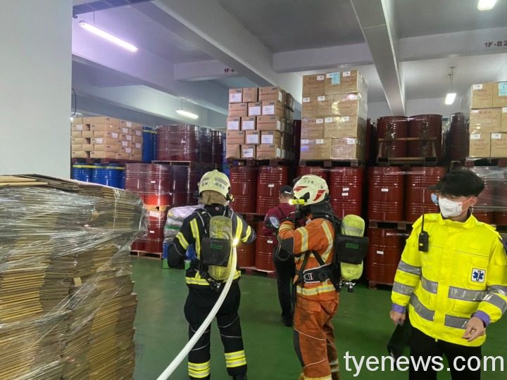 桃園市政府消防局第四大隊於龍潭區義美食品龍潭廠進行搶救演練。圖:讀者提供 桃園市政府消防局第四大隊於龍潭區義美食品龍潭廠進行搶救演練。圖:讀者提供