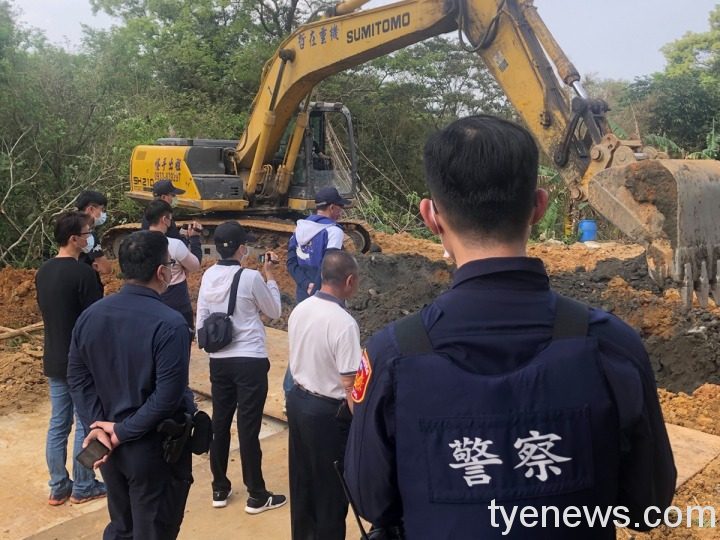 不肖業者謀取暴利 怪手開挖疑掩埋有毒廢土 LINE ALBUM 龍潭區高平段1900等地號填土案 220318 10
