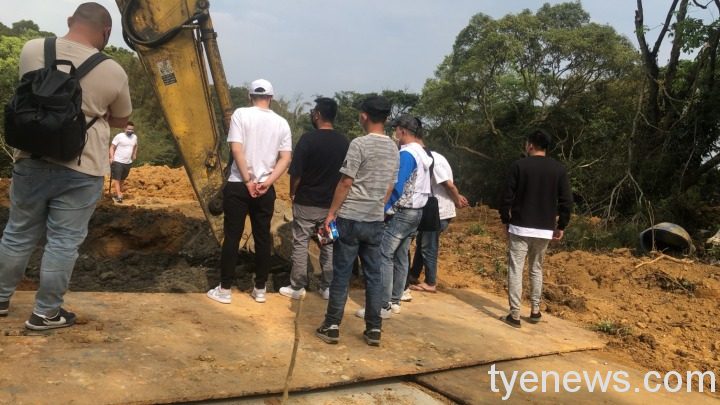 不肖業者謀取暴利 怪手開挖疑掩埋有毒廢土 LINE ALBUM 龍潭區高平段1900等地號填土案 220318 15 複製