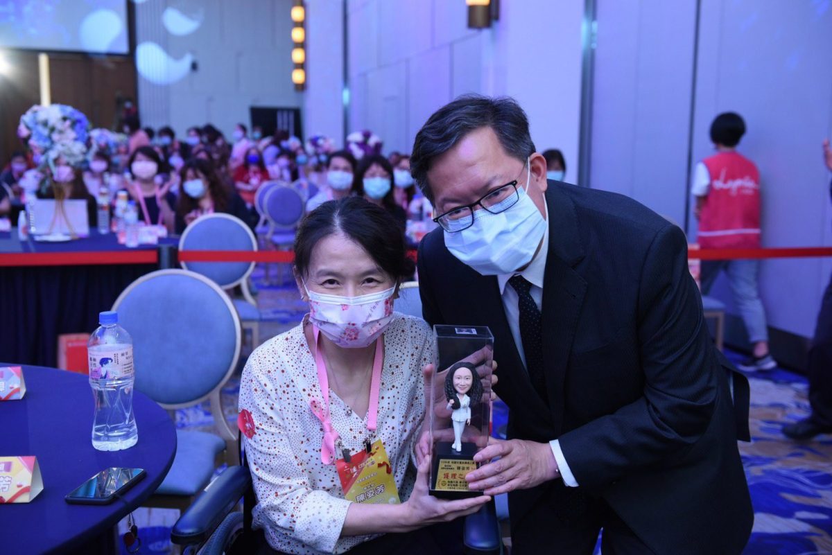 表揚桃市優良護理人員 鄭文燦:感謝辛苦付出無私奉獻