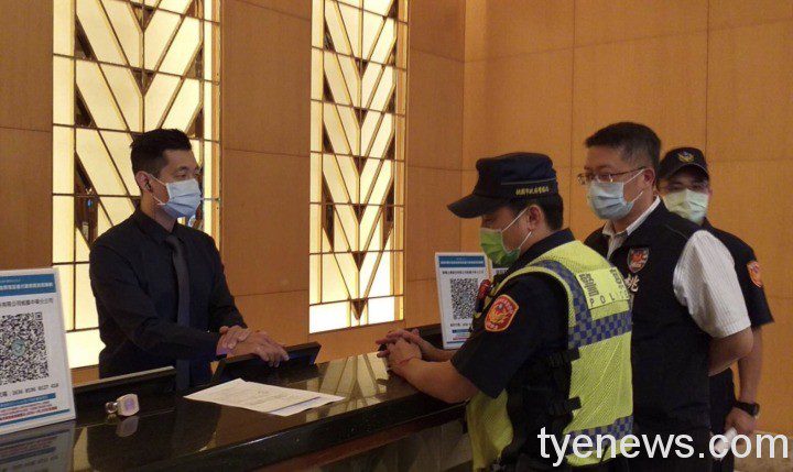 【有片】KTV解封開放首日 桃警擴大臨檢加強防疫宣導 S 102473786