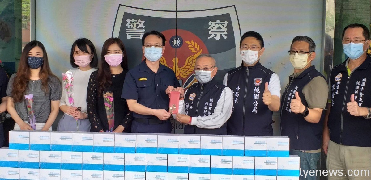 慶祝母親節 警友贈禮感恩警察媽媽辛勞 S 106708998