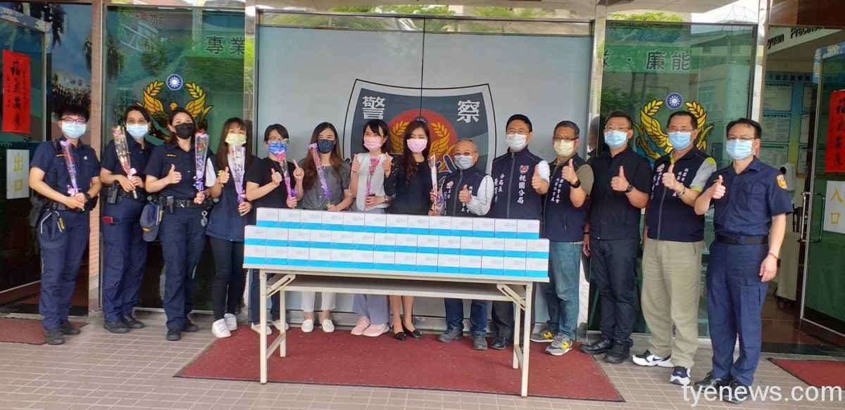 慶祝母親節 警友贈禮感恩警察媽媽辛勞 S 106708999