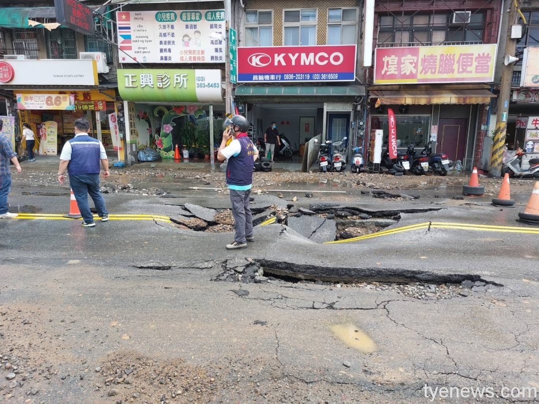 【有片】桃鶯路水管爆裂 搶修停水約2萬4千戶受影響 S 107937798
