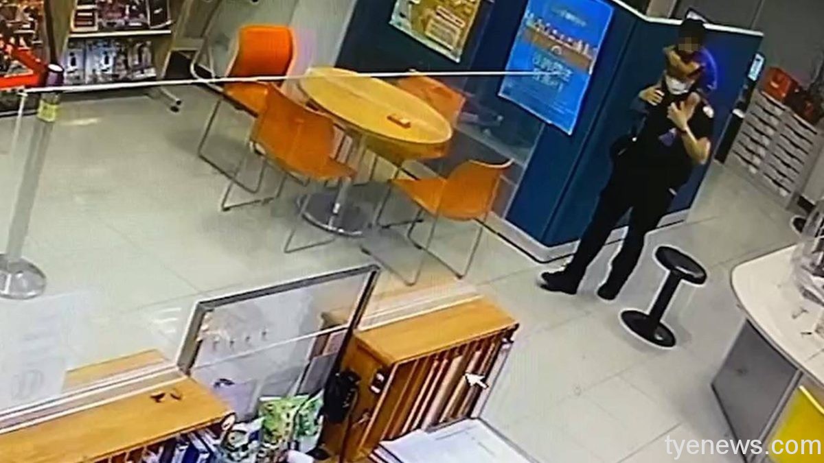 男童找媽媽迷途街頭 實習警大生初體驗充當保母 S 108421156 scaled 1