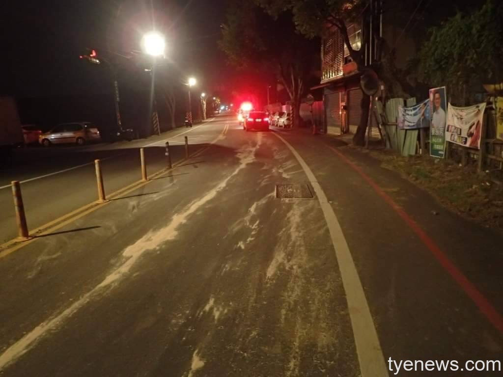 【有片】八德同路段一晚3摔 竟是過彎處地面油漬惹禍 S 109027346