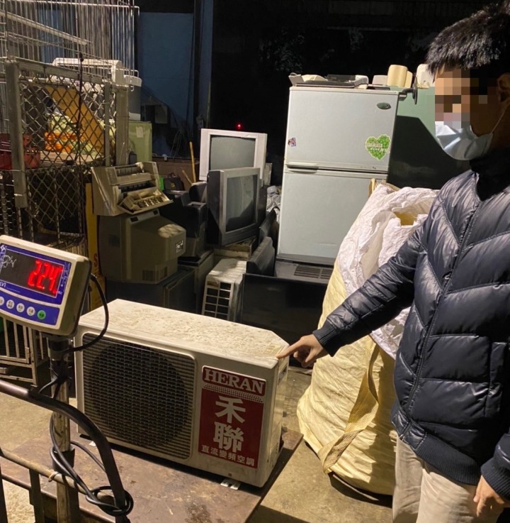 S__1114124 43歲鍾姓男子將竊來的家電變賣。圖:諶志明翻攝
