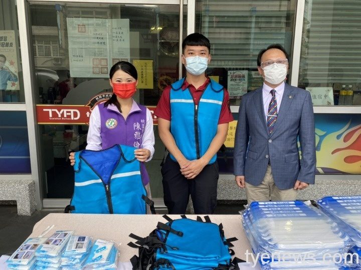 桃議員陳雅倫捐贈冷卻背心、防疫面罩 協助第一線救護防疫 S 11190313