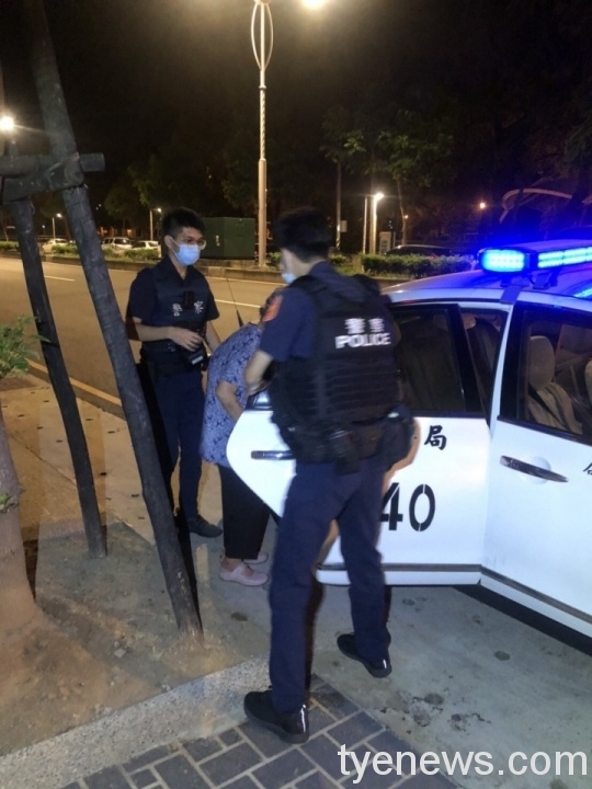 8旬失智婦深夜遊蕩 到家沒帶鑰匙急求警「破門」 S 119463967 scaled 1