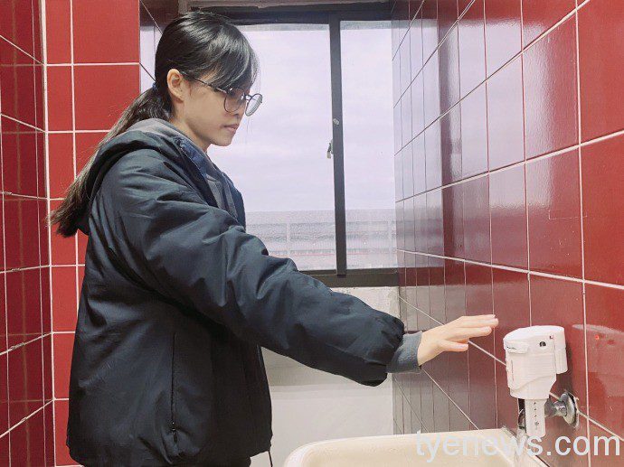 元智大學陳昕 發明「手勢控制感應式水龍頭」獲創客競賽特優獎 S 12402698