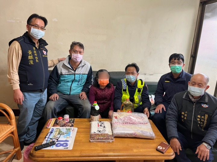 草楠派出所關懷弱勢民眾 贈物資助溫暖過年 S 1278334