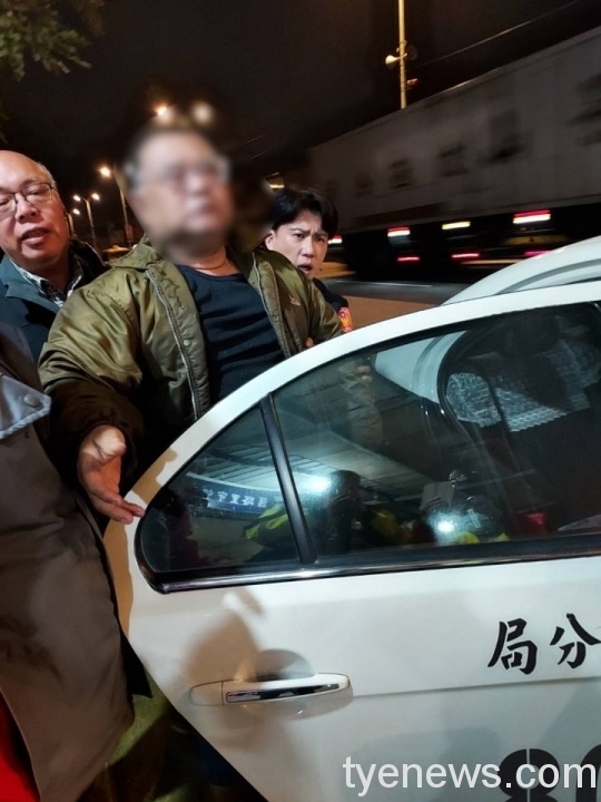 男子腹部劇痛半途向警求助 大埔派出所火速送醫急救命 S 134266909 scaled 1