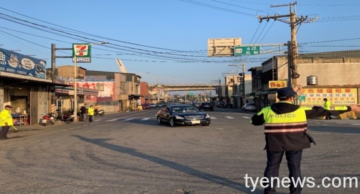 永安漁港夕陽美景吸人潮 楊梅警加強交通疏導 S 1343643