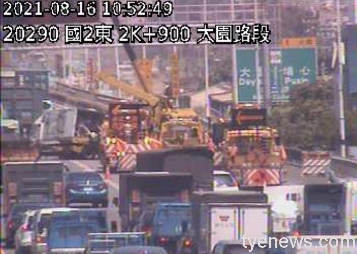 國2西向1.8公里連環車禍 8車追撞2人受傷回堵4公里 S 13484035