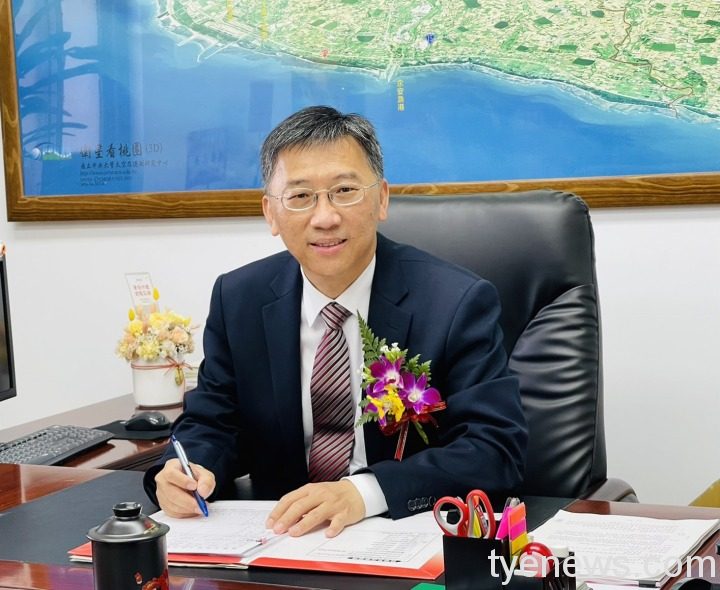 大溪區長陳聖義走馬上任 原區長陳嘉聰轉任市府參事 S 137257006
