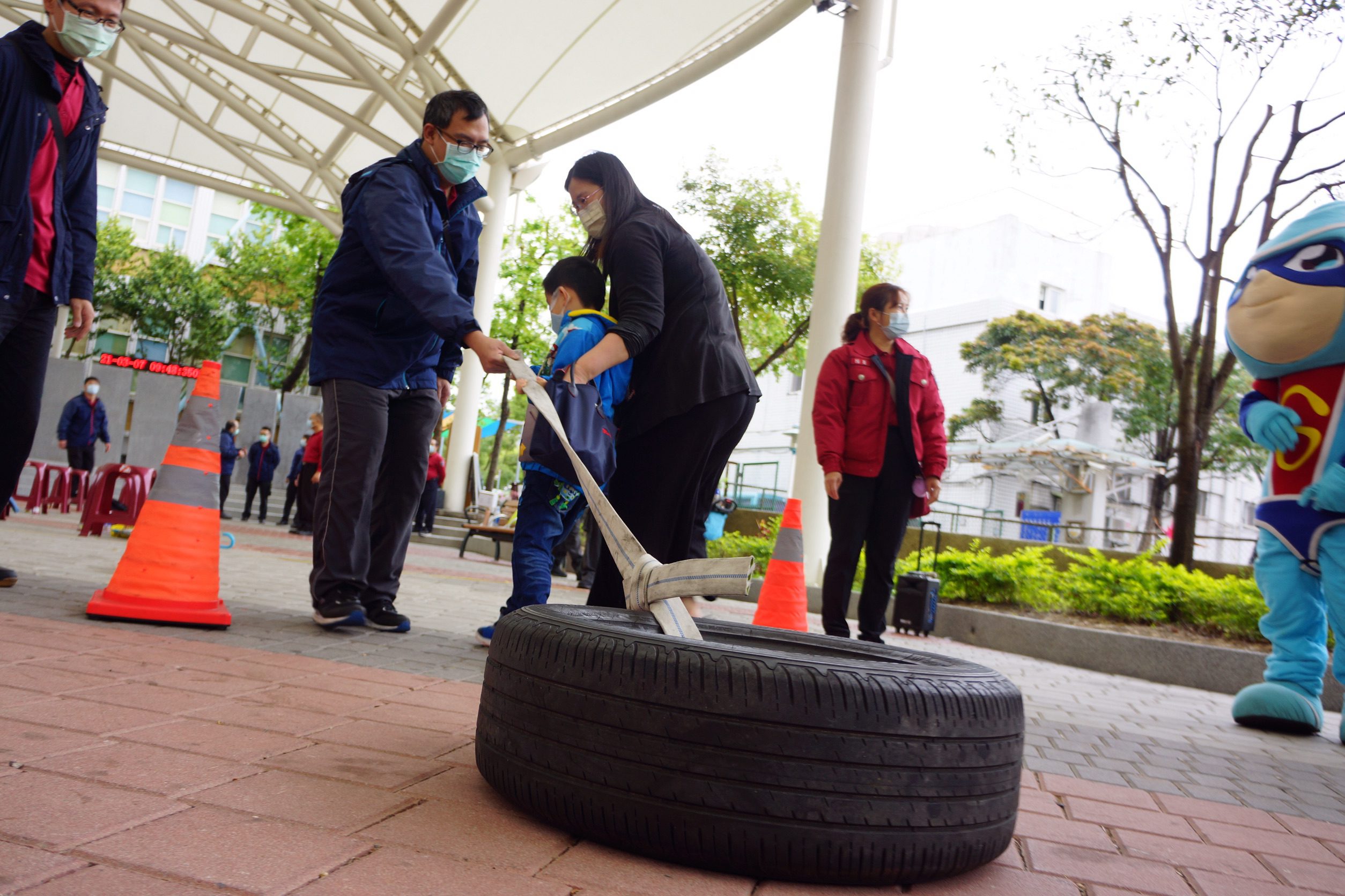 迴龍消防分隊辦大型防災宣導 多種「牛」戲要民眾印象深刻 S 141451297