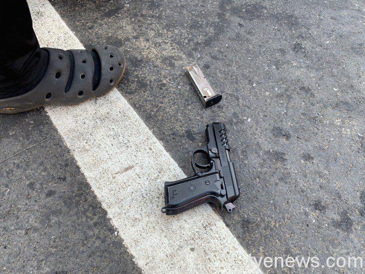 18歲男外送笑氣遭搶 楊梅警逮3嫌起出做案槍枝 S 143376452