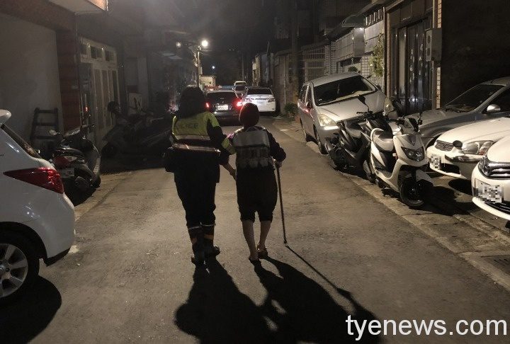 獨居老婦深夜家中淹水無助 中興派出所暖心化身水電工修繕解圍 S 14729260