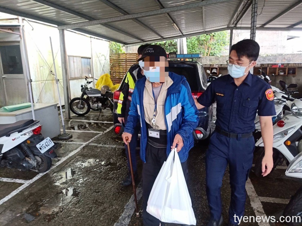8旬失智翁雨中徘徊 龜警請里長「人臉辨識」助返家 S 17489948