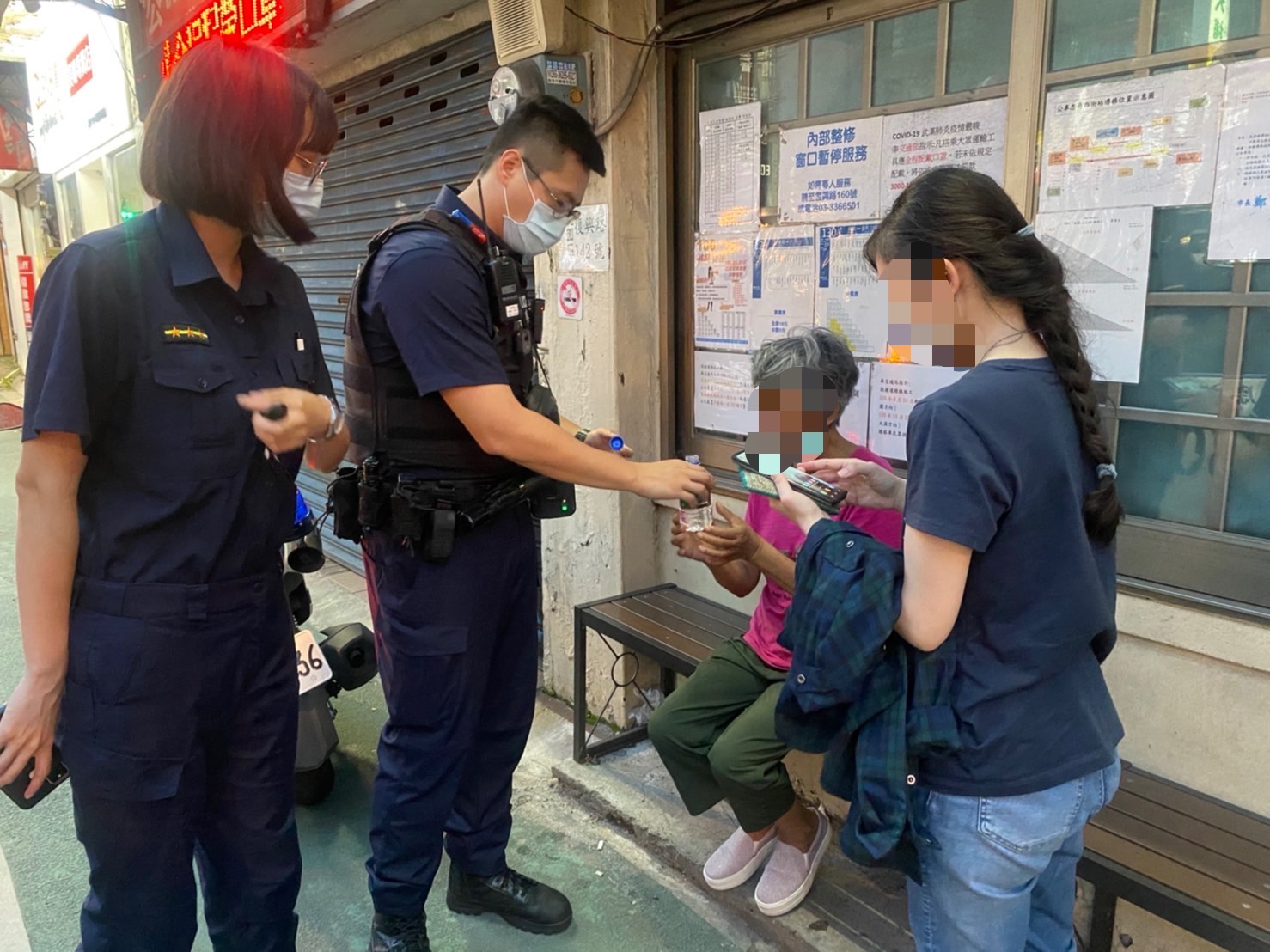 6旬婦買菜迷途3.5公里 龜警助其返家 S 17580193