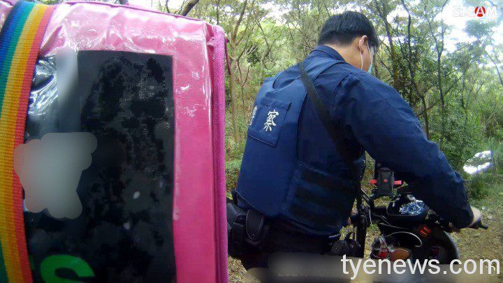 導航帶外送員受困虎頭山 龜山警披荊斬棘開路救援 S 178487304 1