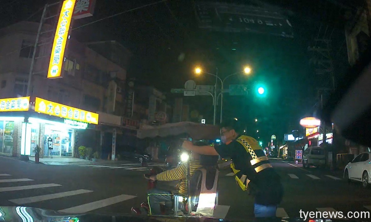 深夜推車3小時遇暖警救援 龍潭肢障男感動泛淚 S 17915916
