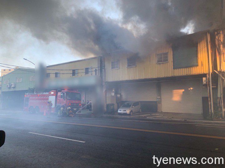 快訊/蘆竹工廠失火!現場濃煙密布搶救中