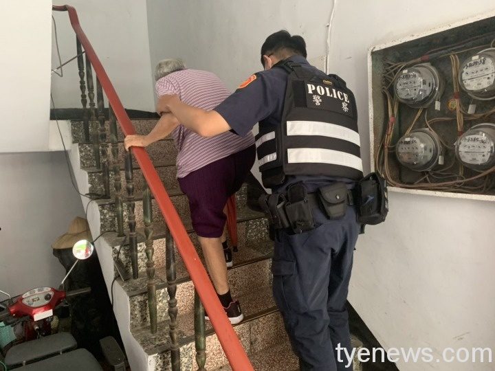巡邏警勸導8旬婦戴口罩 意外發現失蹤紀錄送回家 S 18341896