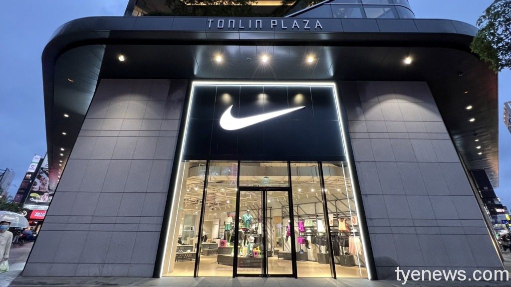 統領PLUS全新大升級 百貨首家NIKE旗艦店 全台首店桃園獨家 盡在統領廣場 S 1867779
