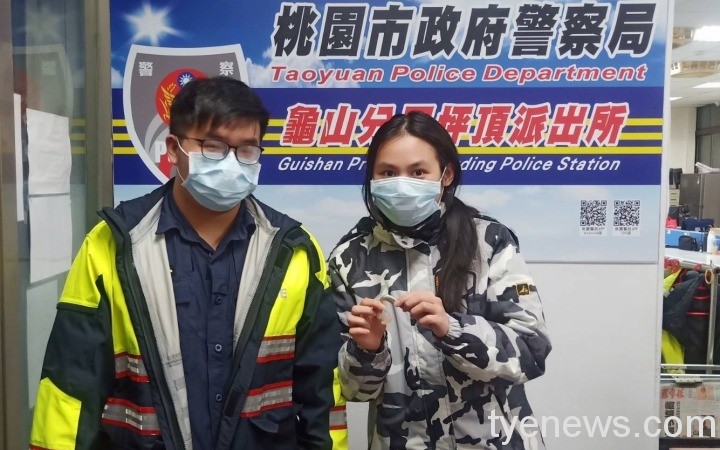 S__190062773-2 文女萬分感謝,直呼員警就像聖誕老公公替外甥送回這份大禮。