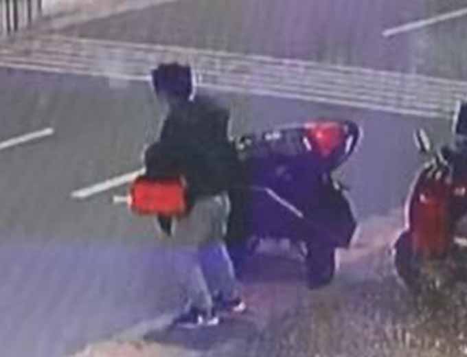 【有片】沒力氣偷車!竊賊找路人幫忙成蘆竹警破案關鍵 S 20275260