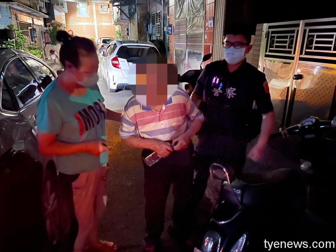 就隔一條巷失智翁忘記回家的路 八德警助平安返回