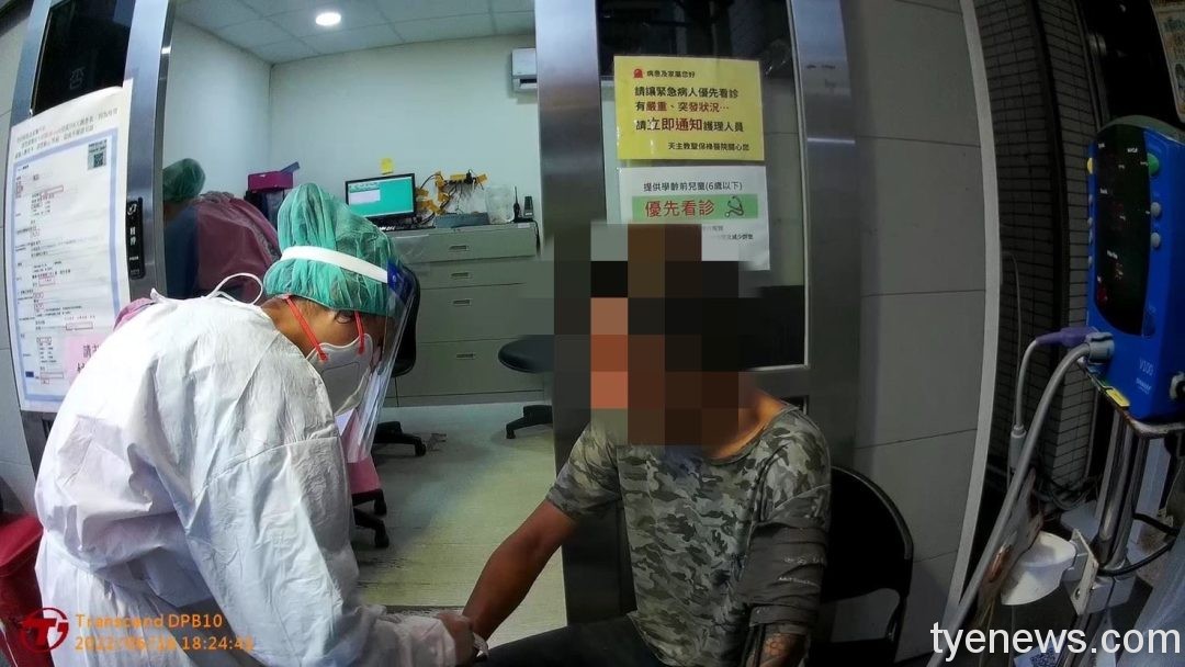 【有片】男子燒燙傷疼痛難耐 八德警即時護送就醫