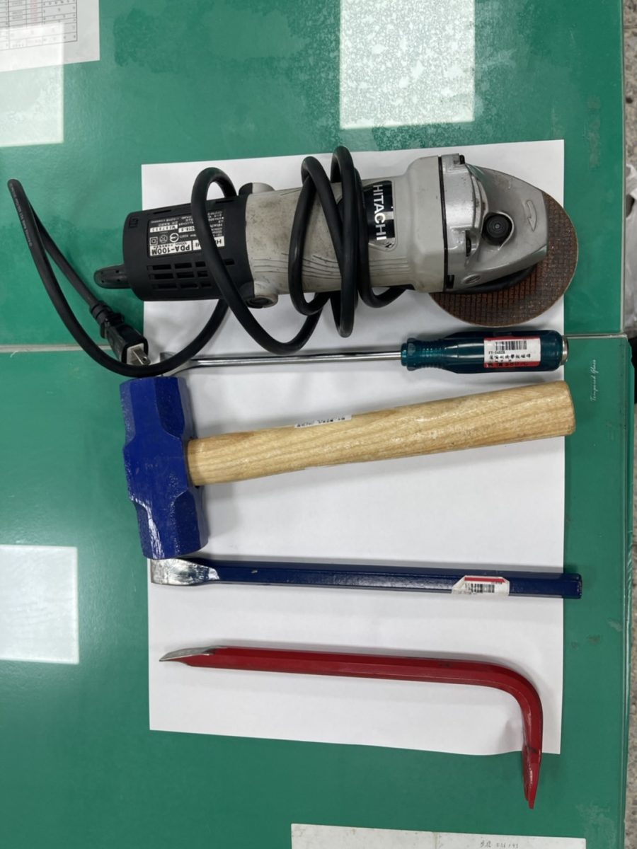 【有片】兌幣機大盜辣椒水噴警拒捕 壢警淚流忍痛制伏 S 21881111 scaled 1