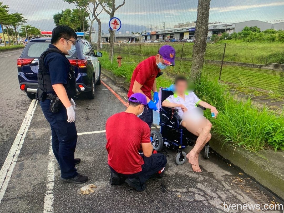 人行道高低差害身障男跌倒 蘆竹警消暖心救援