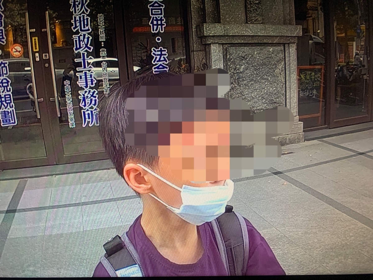 男童想媽媽路邊攔車求助 蘆警順利安撫協助返家 S 226074627
