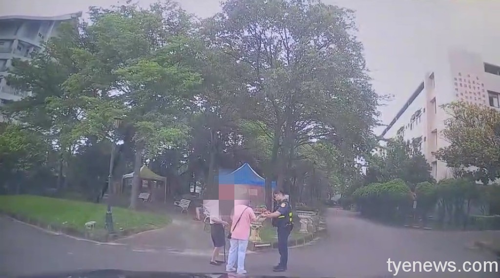 9旬翁外出散步迷途跌倒 八德暖警助平安返回