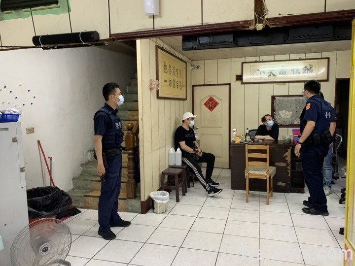 【有片】無視法規!疫情期間賭博娃娃機隱身地下室營業 S 28065802