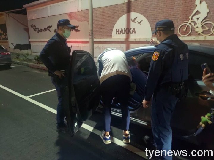 與夫吵架後跑港邊獨飲 暖警相勸助和好 S 2908206