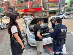 小客車路中熄火拋錨 楊梅警推車避免危險
